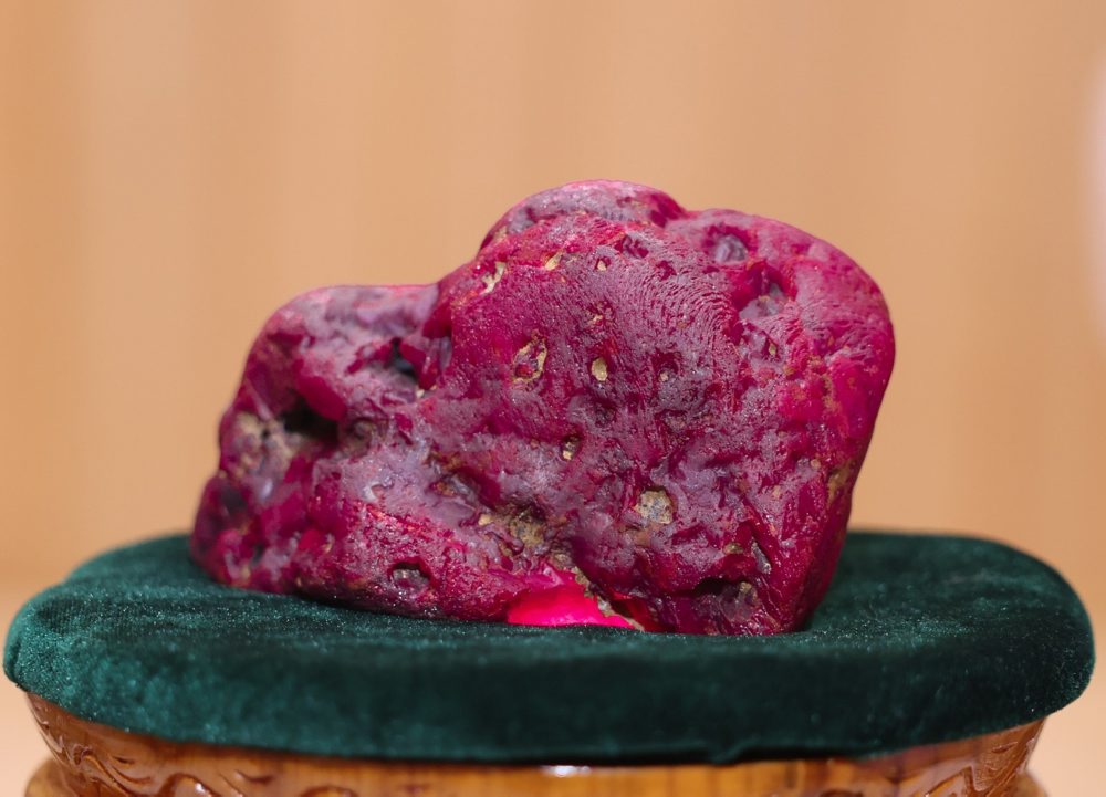 V Mjanmarsku našli obrovský rubín ťažší ako 2 kg