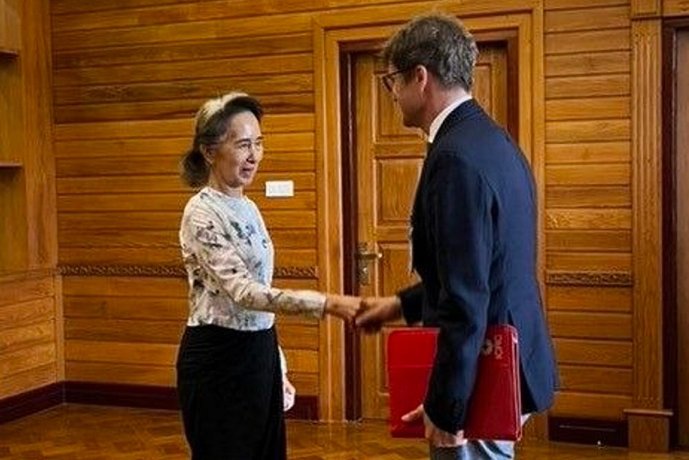 Zosadená mjanmarská líderka Su Ťij sa stretla s predstaviteľom MVČK