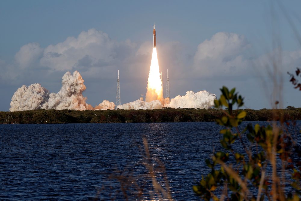 NASA úspešne odštartovala svoju misiu Artemis 2 s ľudskou posádkou k Mesiacu