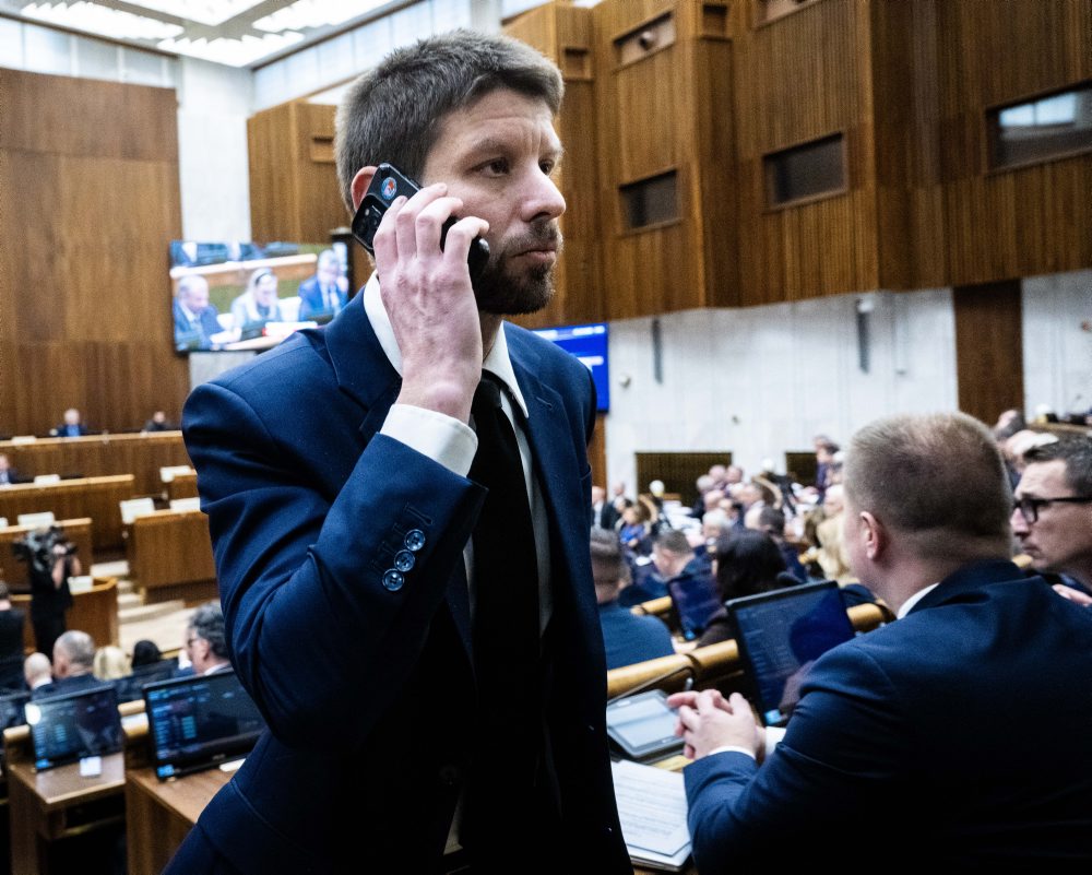 46. schôdza parlamentu