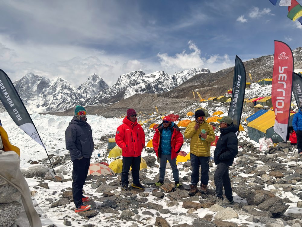 Nepál: Vrchol Mount Everestu zdolalo 274 ľudí, rekordný počet za jediný deň