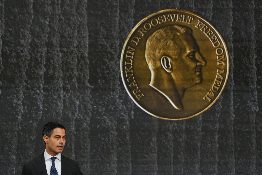 Zelenskyj si prevezal Cenu štyroch slobôd