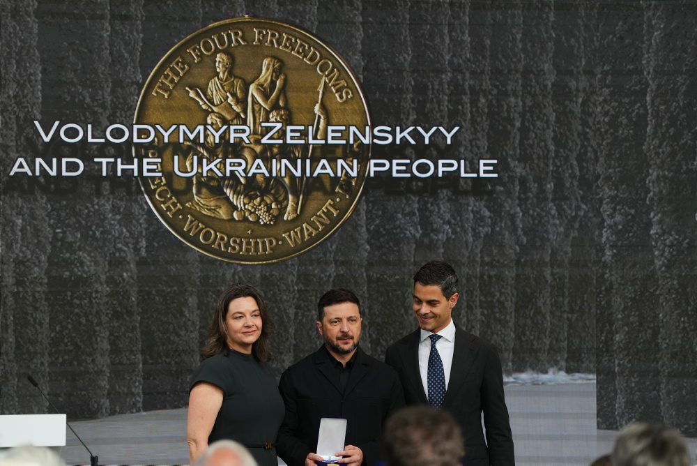 Zelenskyj si prevezal Cenu štyroch slobôd