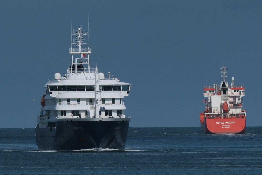 Loď MV Hondius zakotví v Rotterdame, WHO považuje riziko nákazy naďalej za nízke