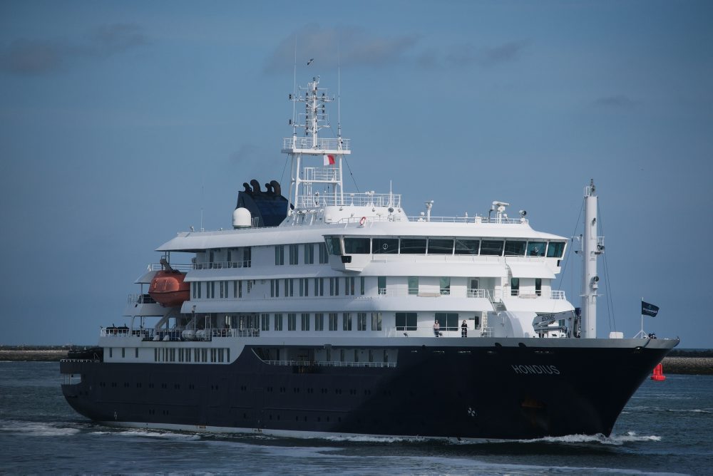 Loď MV Hondius zakotví v Rotterdame, WHO považuje riziko nákazy naďalej za nízke