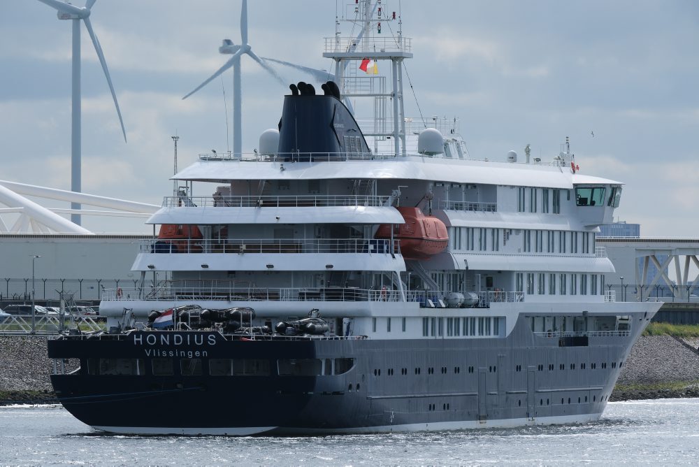 Loď MV Hondius zakotví v Rotterdame, WHO považuje riziko nákazy naďalej za nízke