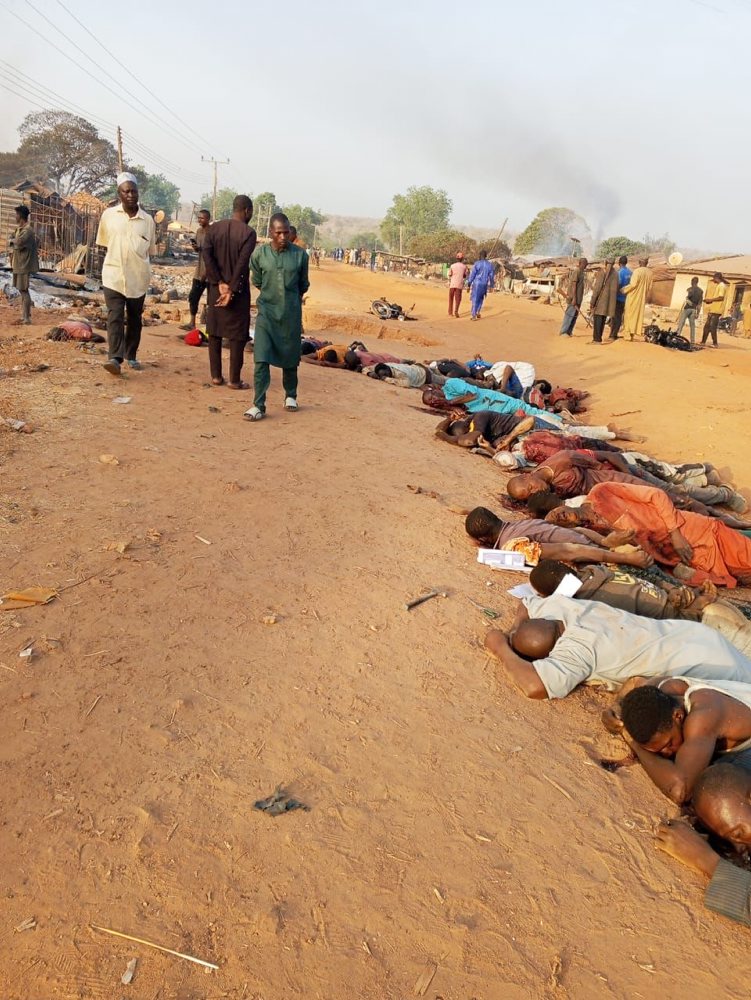 Ozbrojenci zabili pri útokoch v Nigérii na dve dediny najmenej 162 ľudí