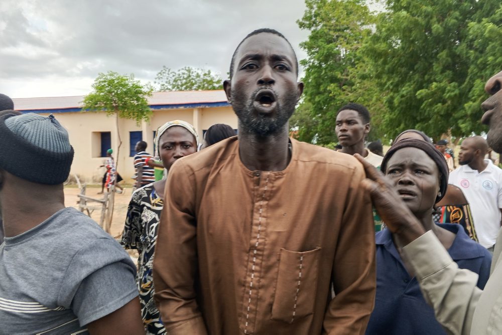 Po útoku džihádistov v Nigérii zostáva 37 študentov v zajatí