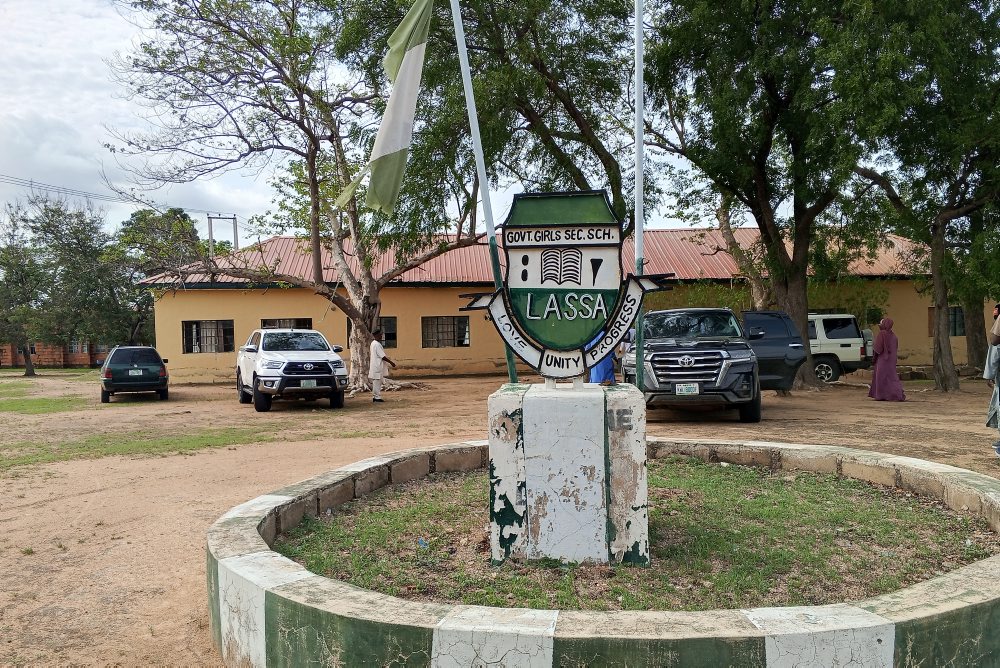 Po útoku džihádistov v Nigérii zostáva 37 študentov v zajatí