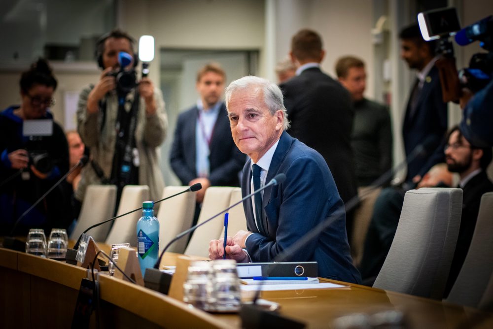 Hearing v nórskom parlamente k prepojeniam politikov na Epsteina