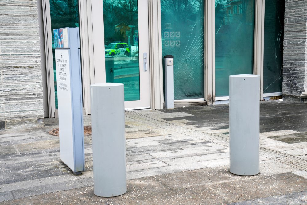 Pri vchode do americkej ambasády v Osle došlo k výbuchu