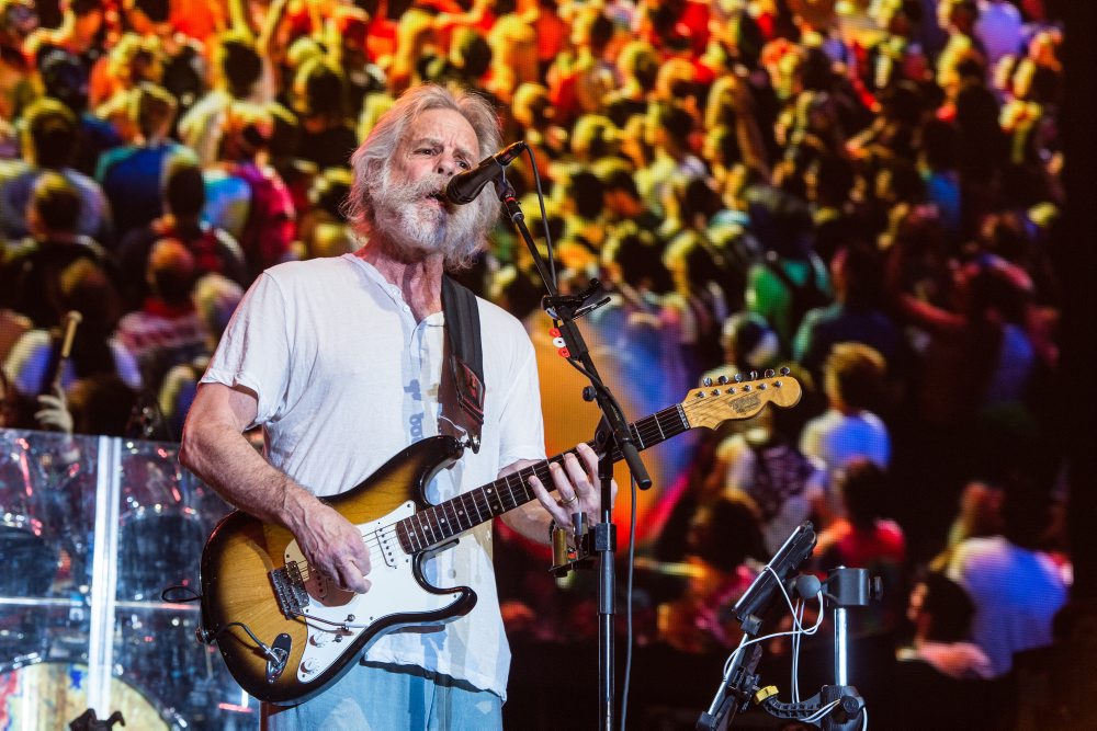 Zomrel Bob Weir, gitarista a spevák rockovej skupiny Grateful Dead