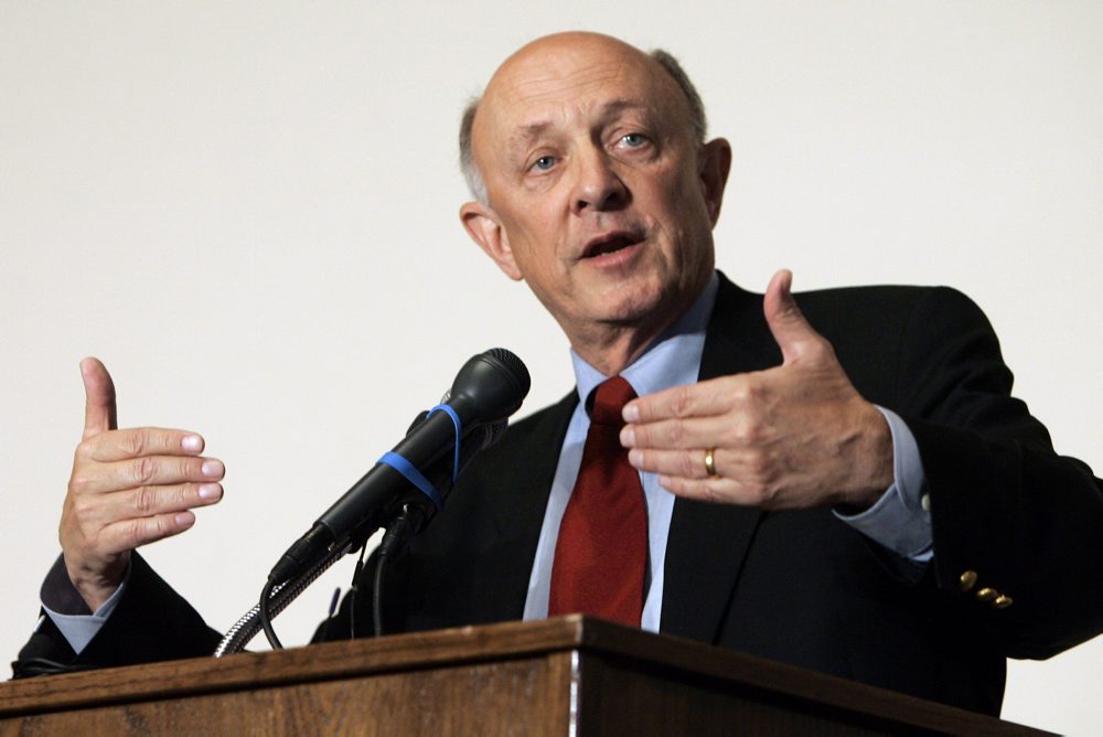 Zomrel exriaditeľ CIA James Woolsey 