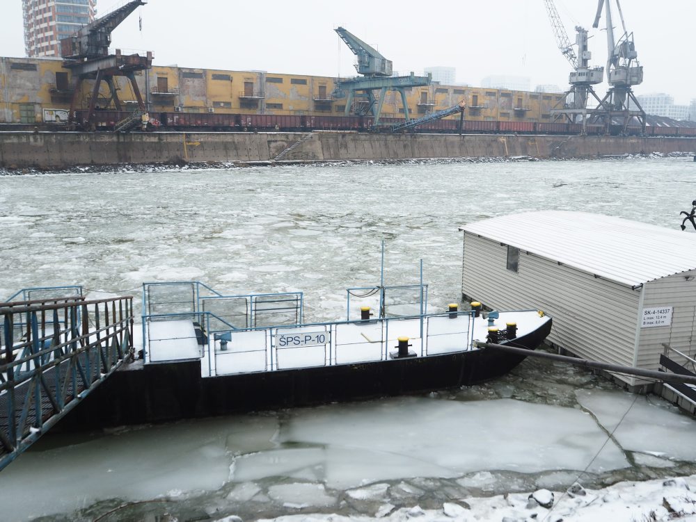 Zamrznutý Zimný prístav v Bratislave 