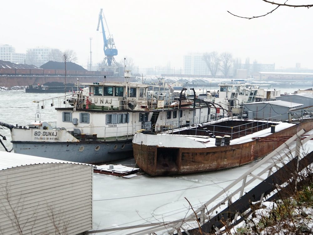 Zamrznutý Zimný prístav v Bratislave 