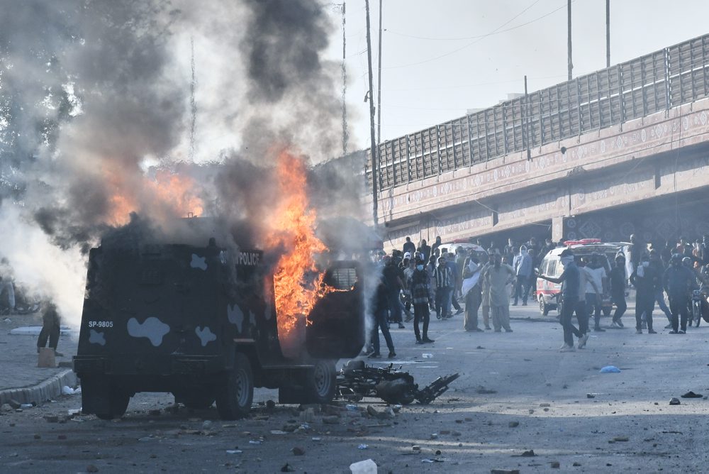 Zrážky polície so šiitskými moslimami v Pakistane po smrti ajatolláha Alího Chameneího
