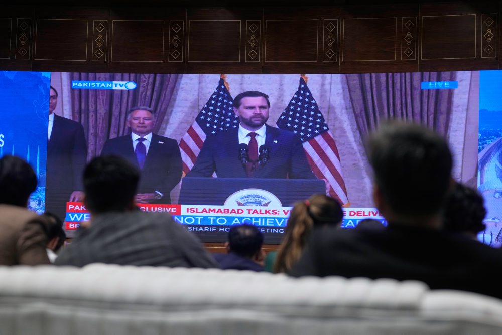 Rokovania Iránu a USA sa skončili bez dohody; Vance sa vracia do USA