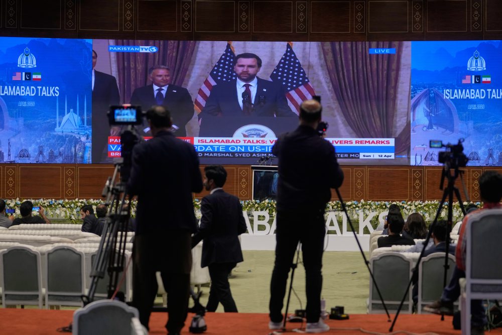 Rokovania Iránu a USA sa skončili bez dohody; Vance sa vracia do USA