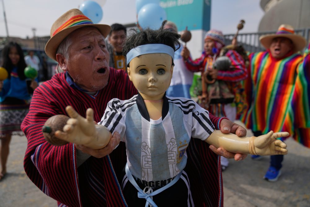 Šamami privolávajú šťastie pred finále MS vo futbale 