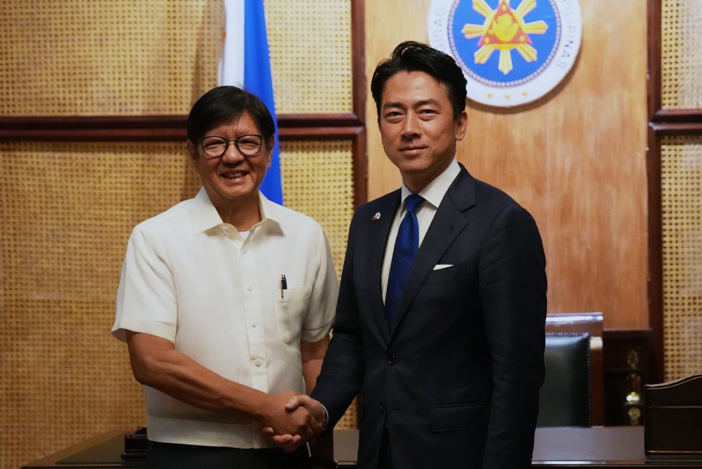 Japonský minister obrany Šinjiro Koizumi pricestoval na návštevu Filipín, stretol sa s prezidentom Marcosom 