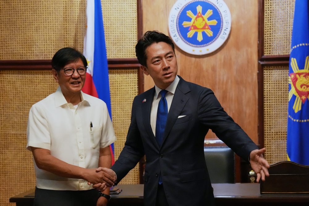 Japonský minister obrany Šinjiro Koizumi pricestoval na návštevu Filipín, stretol sa s prezidentom Marcosom 