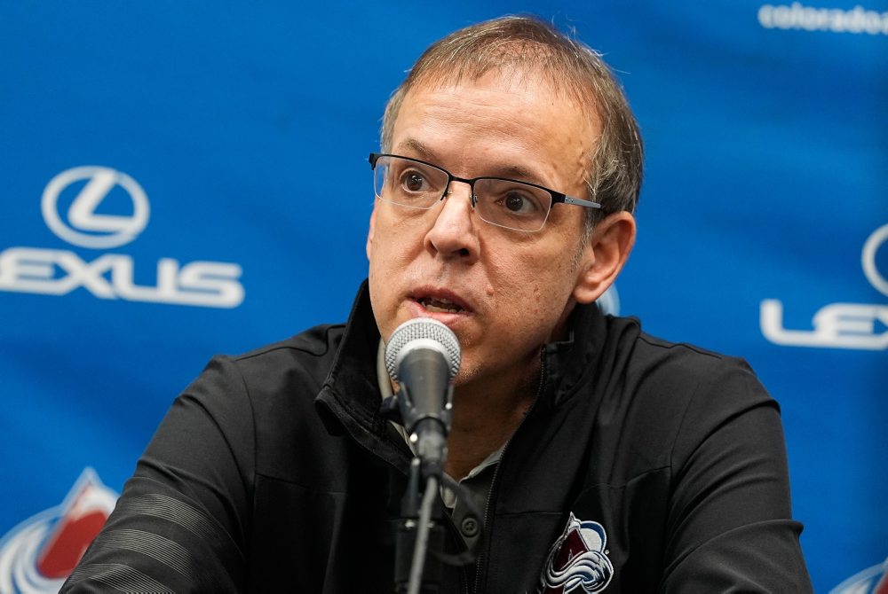 NHL: MacFarlanda odišiel z Colorada do Nashvillu, Sakic opäť povedie Avalanche