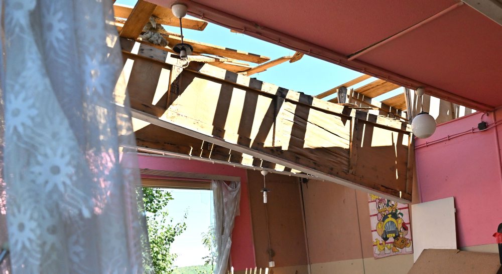 Škody po veternej smršti v obci Radnovce v okrese Rimavská Sobota 