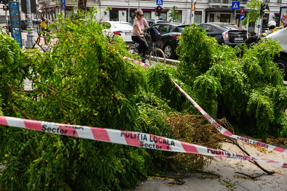 Rumunsko zasiahla silná búrka, zahynul najmenej jeden človek