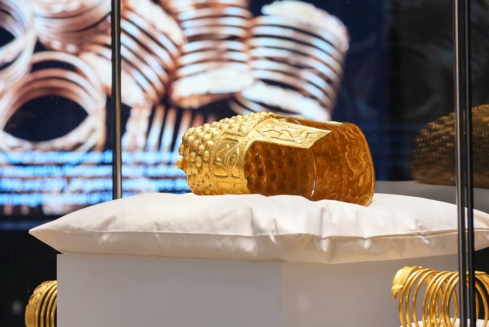 Ukradnutá prilba a dva zlaté náramky sú späť v Rumunsku 