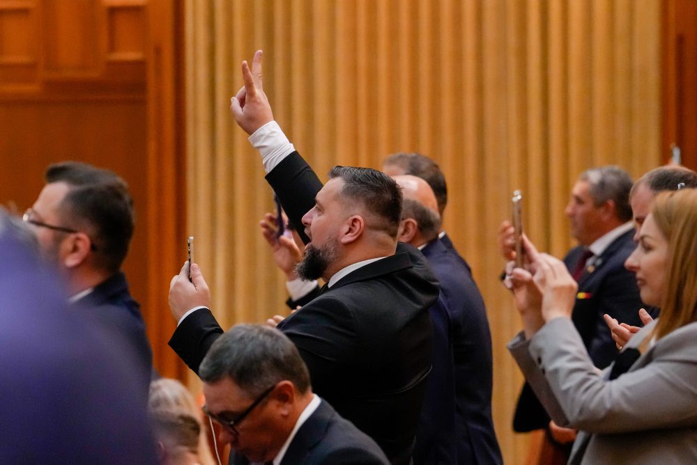 Rumunský parlament vyslovil nedôveru vláde premiéra Bolojanova