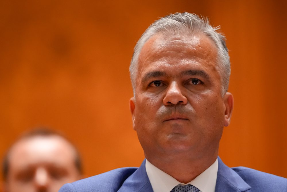 Rumunský parlament zamietol nomináciu liberála Vesteu za premiéra