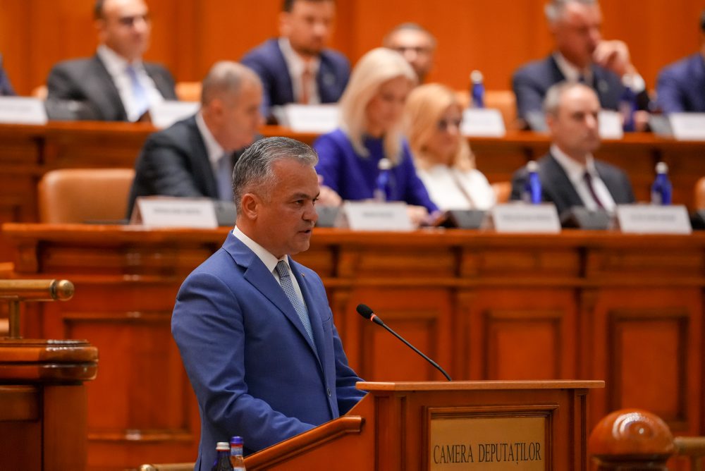 Rumunský parlament zamietol nomináciu liberála Vesteu za premiéra