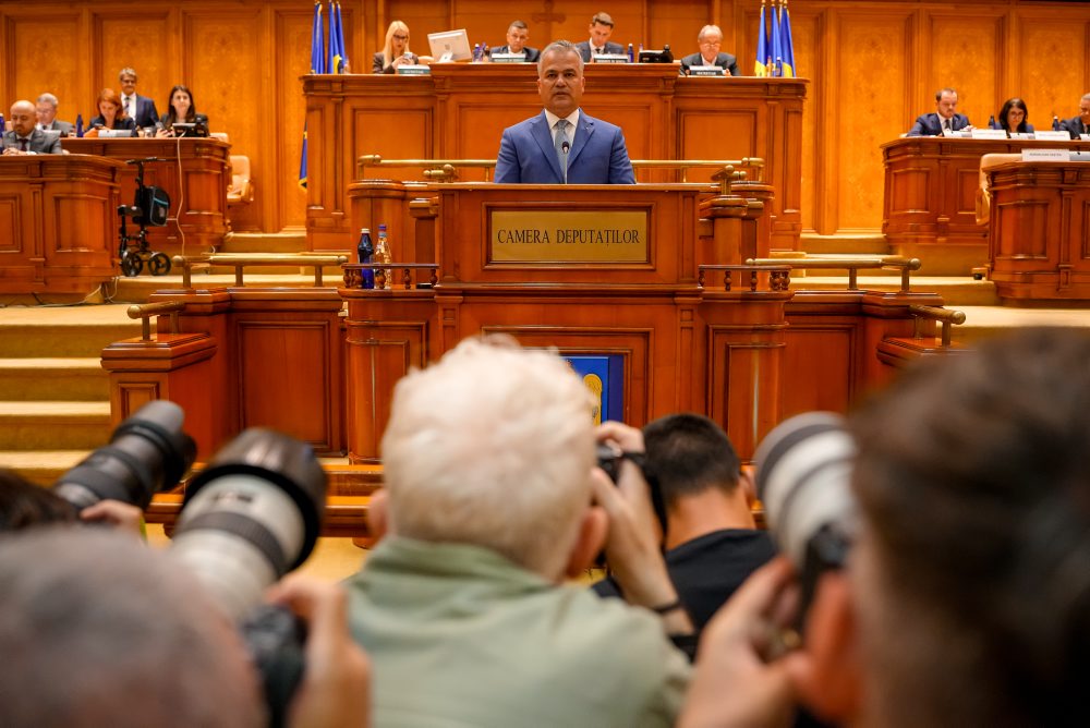 Rumunský parlament zamietol nomináciu liberála Vesteu za premiéra