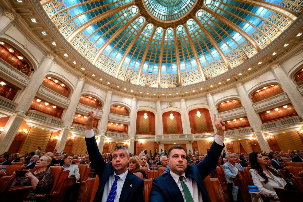 Rumunský parlament zamietol nomináciu liberála Vesteu za premiéra