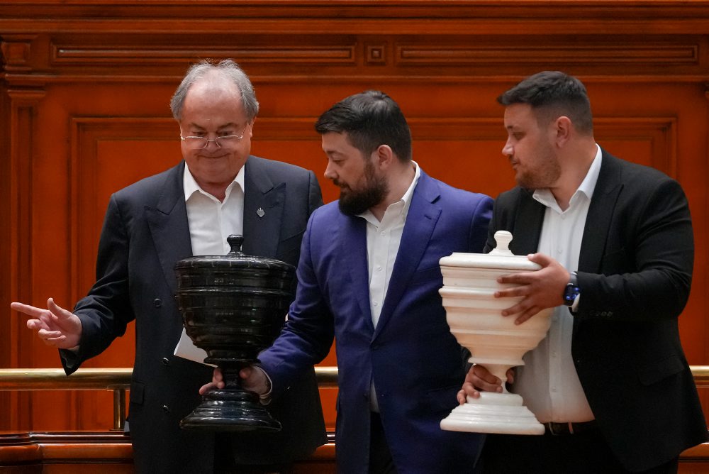 Rumunský parlament zamietol nomináciu liberála Vesteu za premiéra