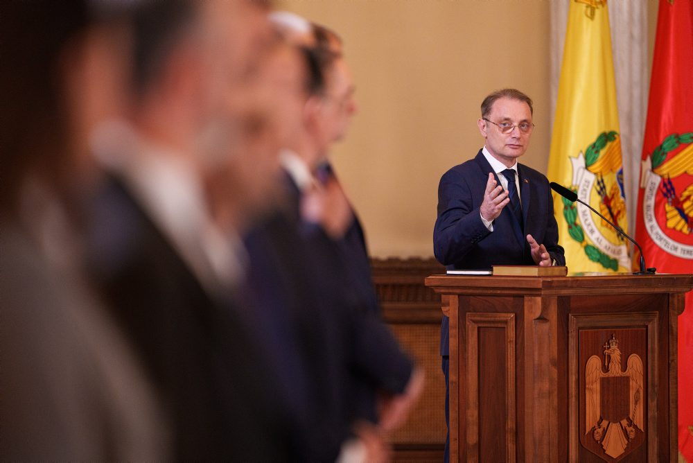 Nový rumunský premiér skladá sľub do rúk prezidenta 