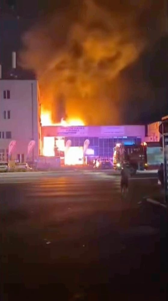  Za požiarom pri zbrojovke stála podľa úradov sieť riadená Ruskom