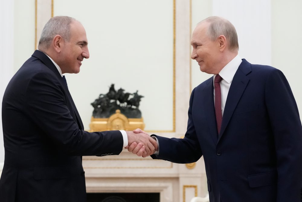 Putin povedal Pašinjanovi, že Arménsko nemôže byť súčasne v EÚ aj EEU