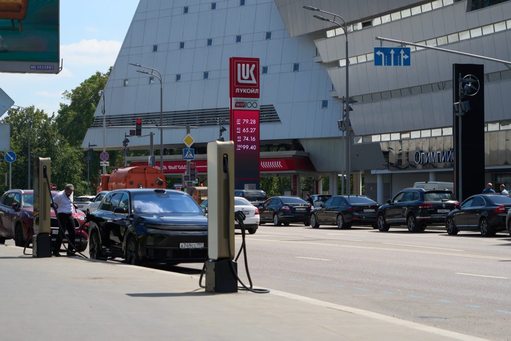 Reklamy obyvateľom Zabajkalska ponúkajú tankovanie paliva v Číne