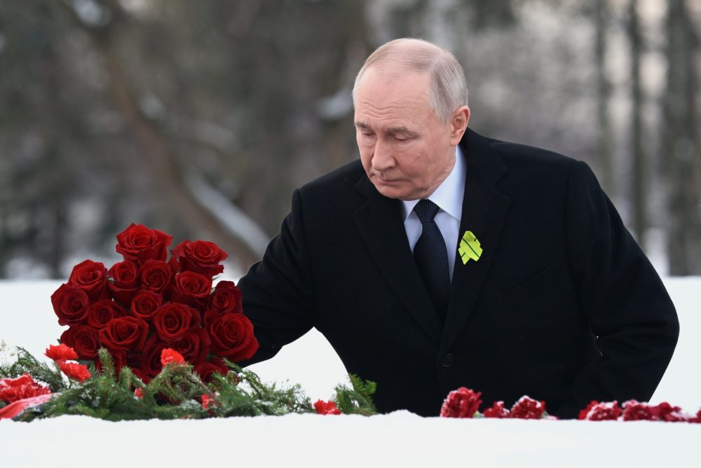 Vladimir Putin si v Petrohrade pripomenul pamiatku sovietskych vojakov i svojho brata