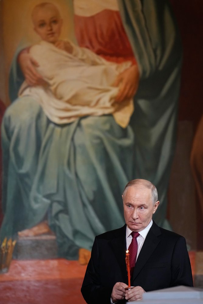 Ruský prezident počas veľkonočnej pravoslávnej bohoslužby