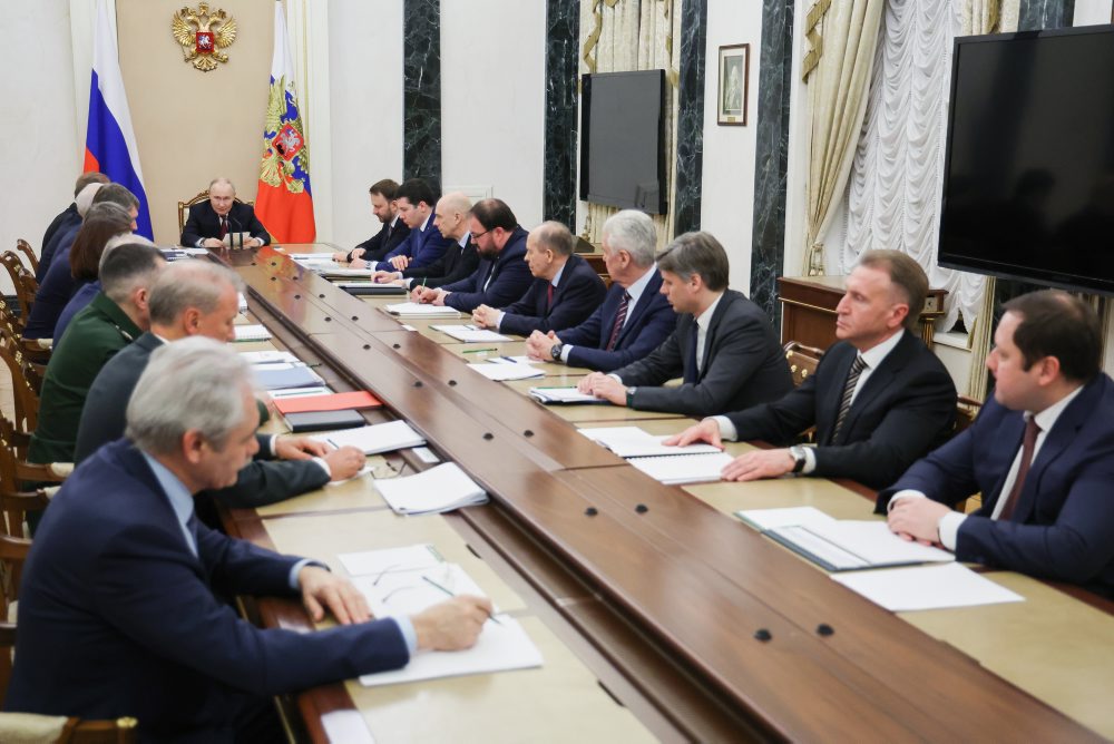 Vladimir Putin na stretnutí k rozvoju domácej jednotnej elektroniky v Kremli