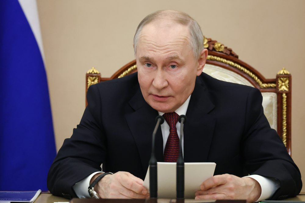 Vladimir Putin na stretnutí k rozvoju domácej jednotnej elektroniky v Kremli