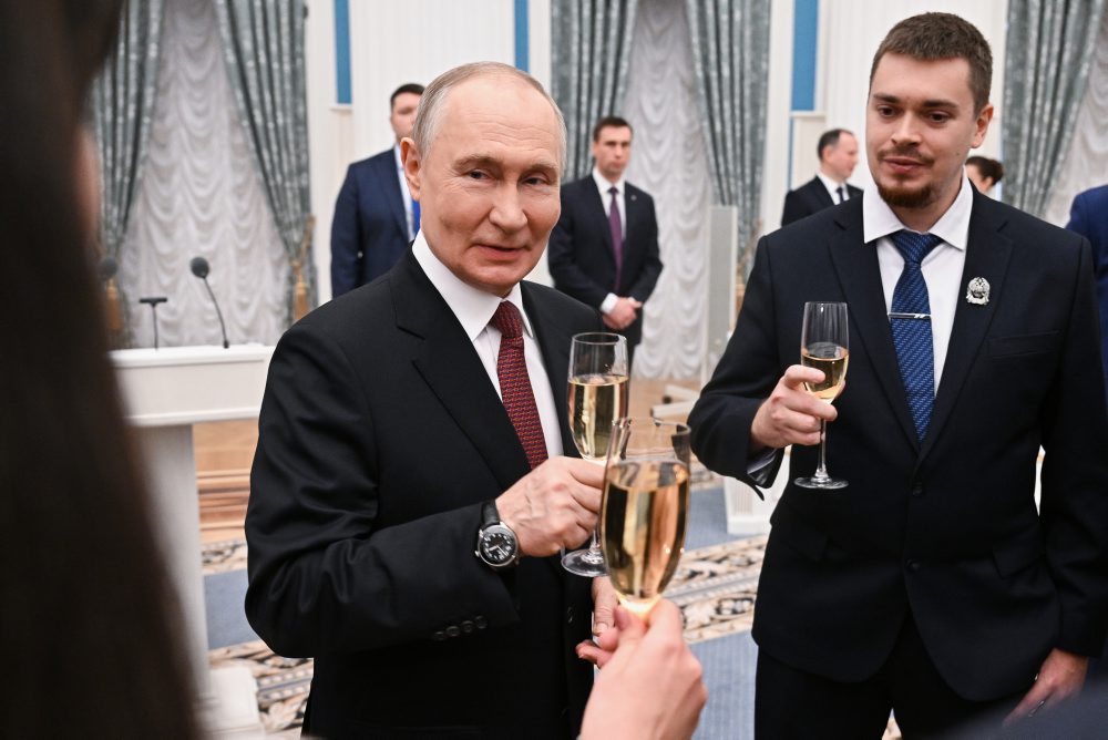 Ruský prezident Vladimir Putin odovzdal v Kremli mladým výskumníkom ceny v oblasti vedy a inovácií