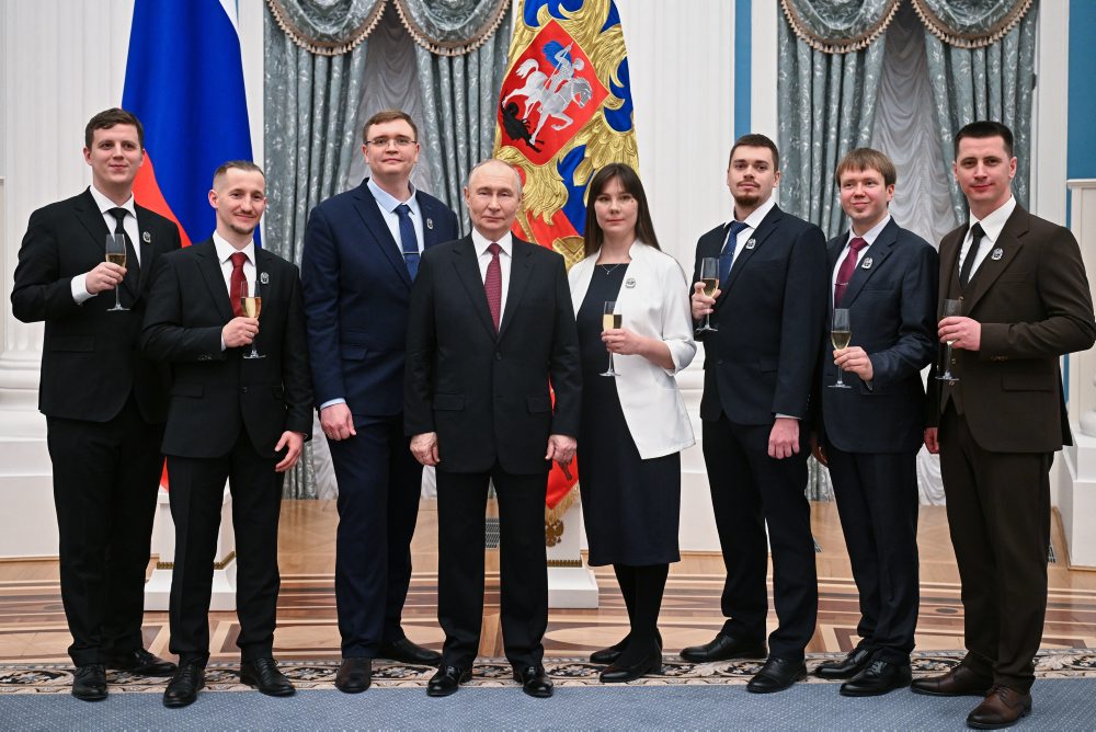 Ruský prezident Vladimir Putin odovzdal v Kremli mladým výskumníkom ceny v oblasti vedy a inovácií