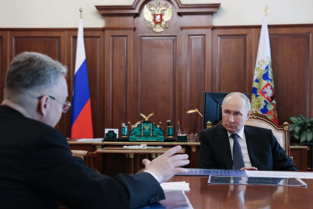 Vladimir Putin sa stretol v Kremli s guvernérom Stavropoľskej oblasti Vladimirom Vladimirovom 