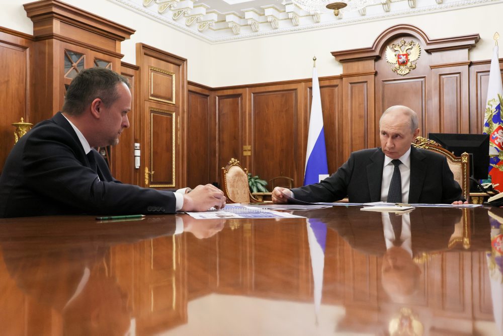 Vladimir Putin sa stretol v Kremli s ruským ministrom dopravy Andrejom Nikitinom