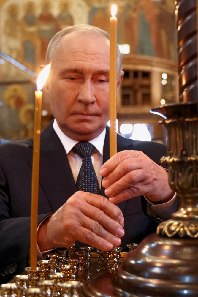 V Katedrále Archanjela v Kremli v Moskve objavili relikvie Svätého veľkého princa Dmitrija Donského, prezrel si ich aj Vladimir Putin