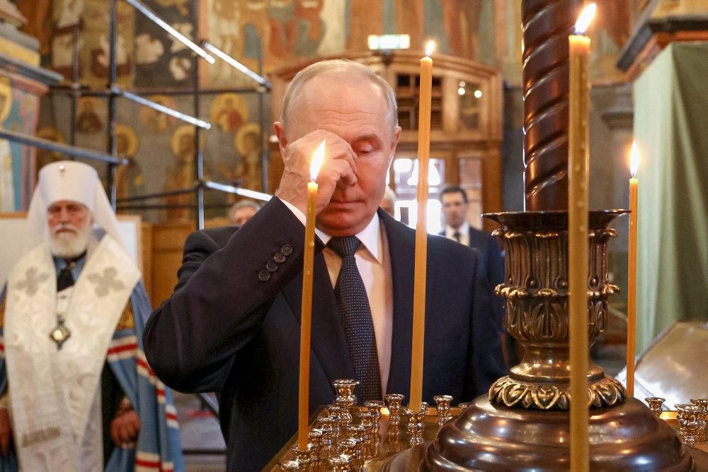 V Katedrále Archanjela v Kremli v Moskve objavili relikvie Svätého veľkého princa Dmitrija Donského, prezrel si ich aj Vladimir Putin
