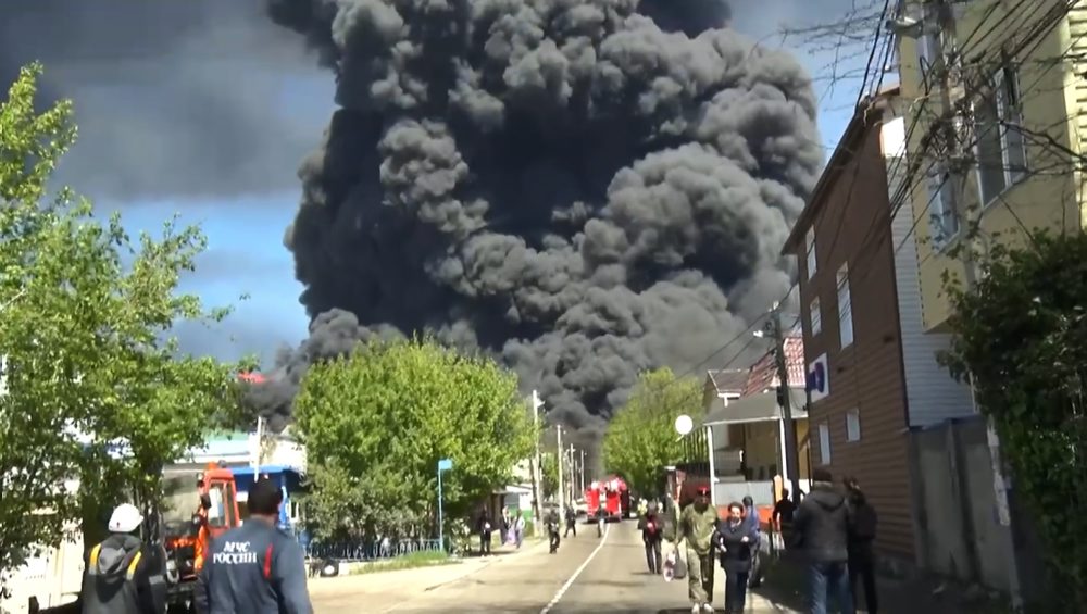 Požiar v ropnej rafinérii v Rusku 